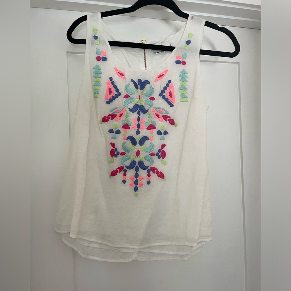 Vineyard Vines Top. Size 8.